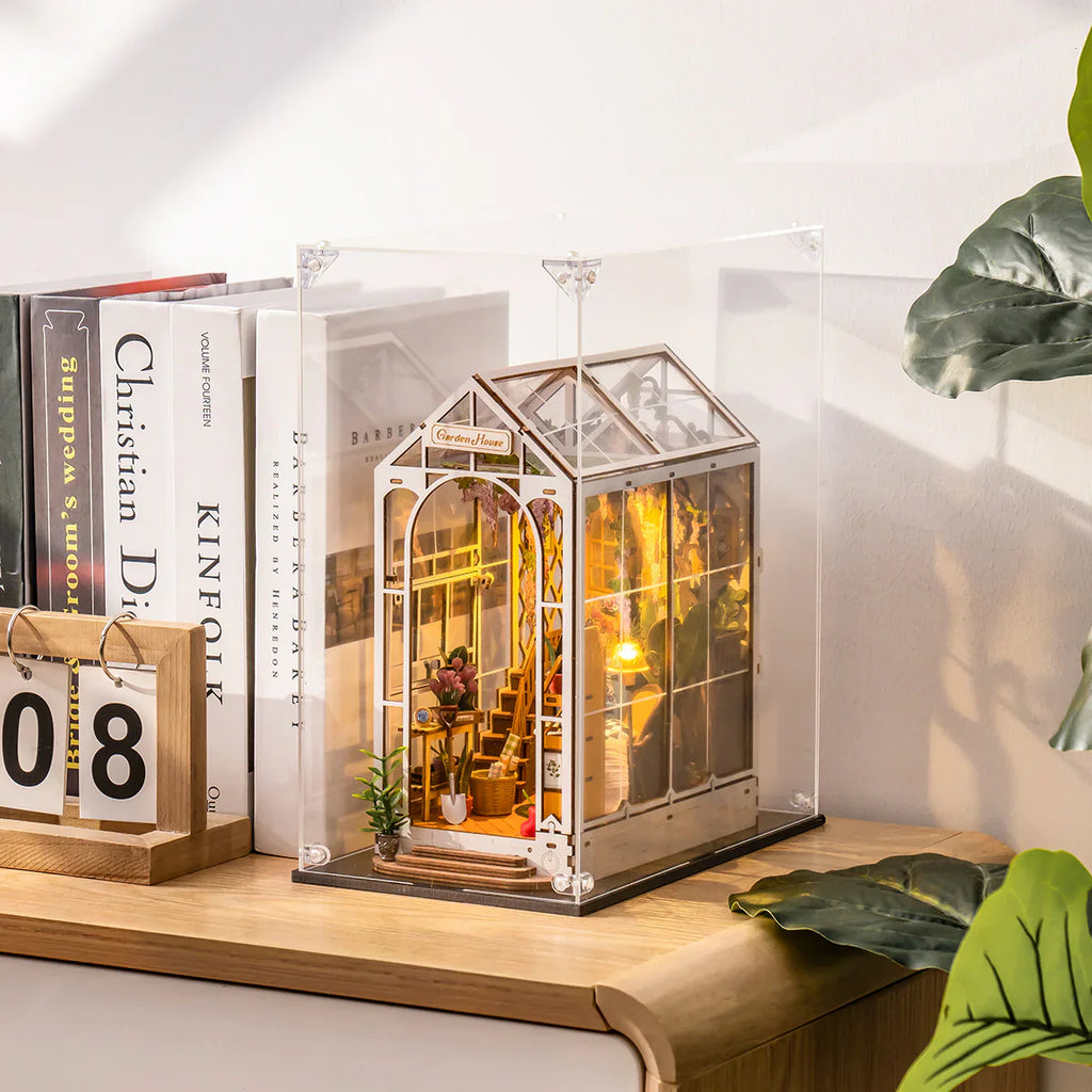 Display Case | Book Nook DIY