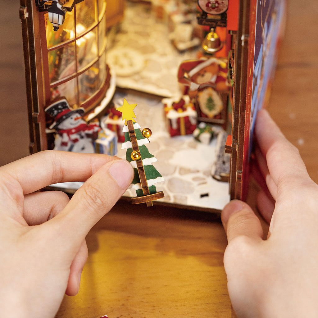 Festive Street | Enchanted Christmas | Book Nook DIY