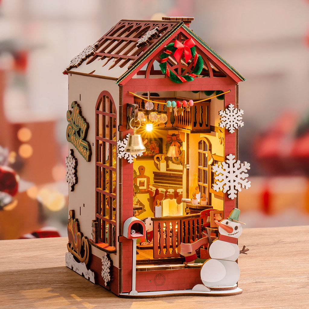 Festive Street | Enchanted Christmas | Book Nook DIY