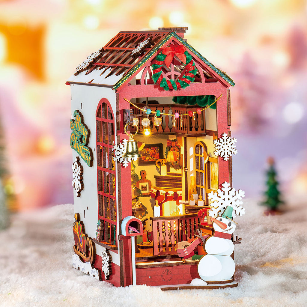 Cozy Living Room | Enchanted Christmas | Book Nook DIY