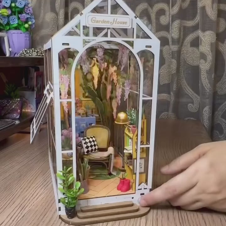 Garden House | Book Nook DIY